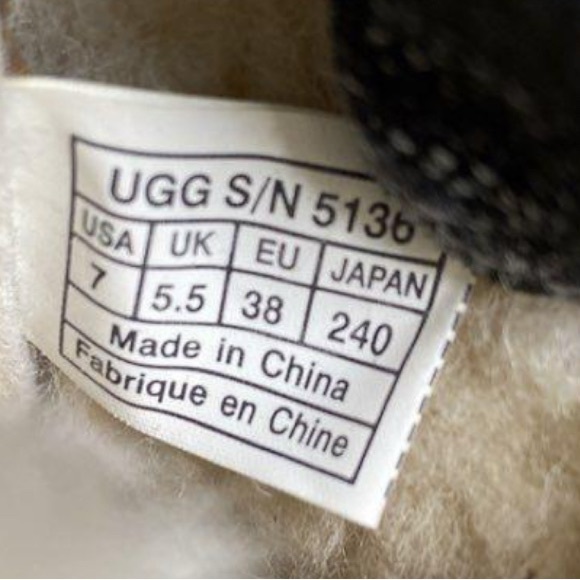 UGG size 7, style 5136, Tan Shearling UGG Boots, gently preloved - Picture 3 of 9